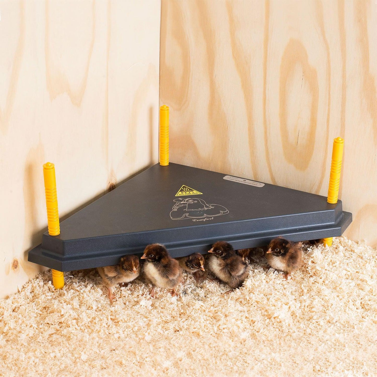 Chicktec Comfort Triangle Corner Brooder Uk 40cm X Black/Yellow - Ormskirk Pets